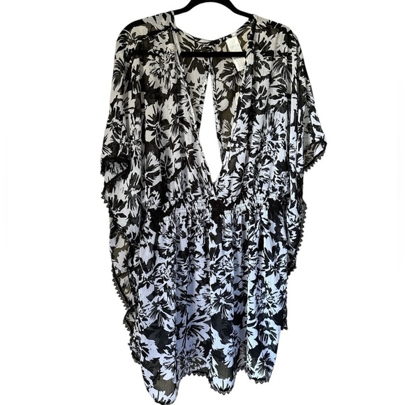 Swim cover up NEW black white floral Time & Tru 2x 20w 22w batwing vacation - Picture 1 of 4